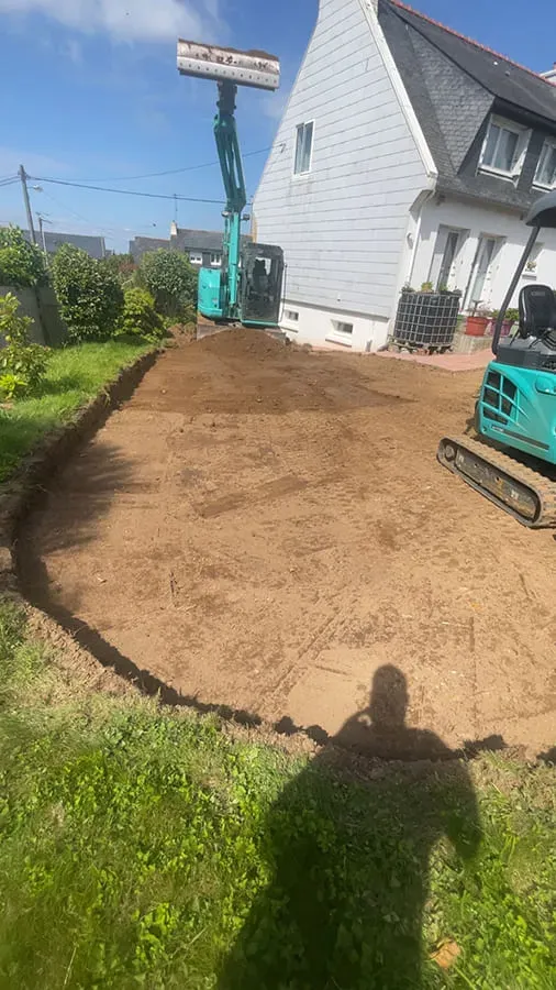 Travaux de terrassement devant une maison_1575
